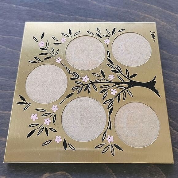 Vtg 5-photo gold tone artist printed picture frame 5.5 × 5.5 - Picture 11 of 14